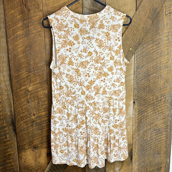 Wonderly floral tank top size medium - Picture 5 of 5